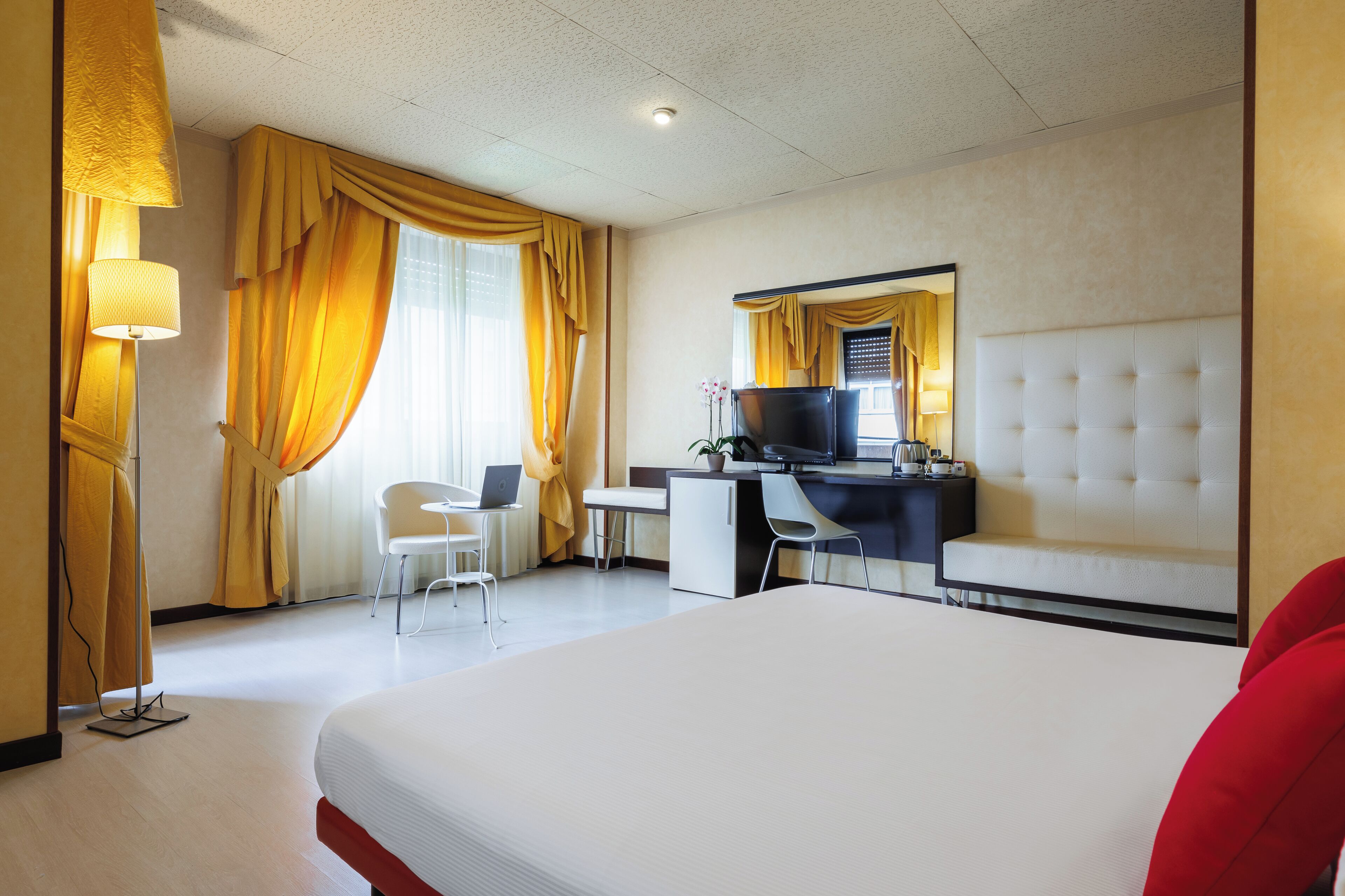 Habitación doble superior | Edredón, camas con pillow-top y minibar 