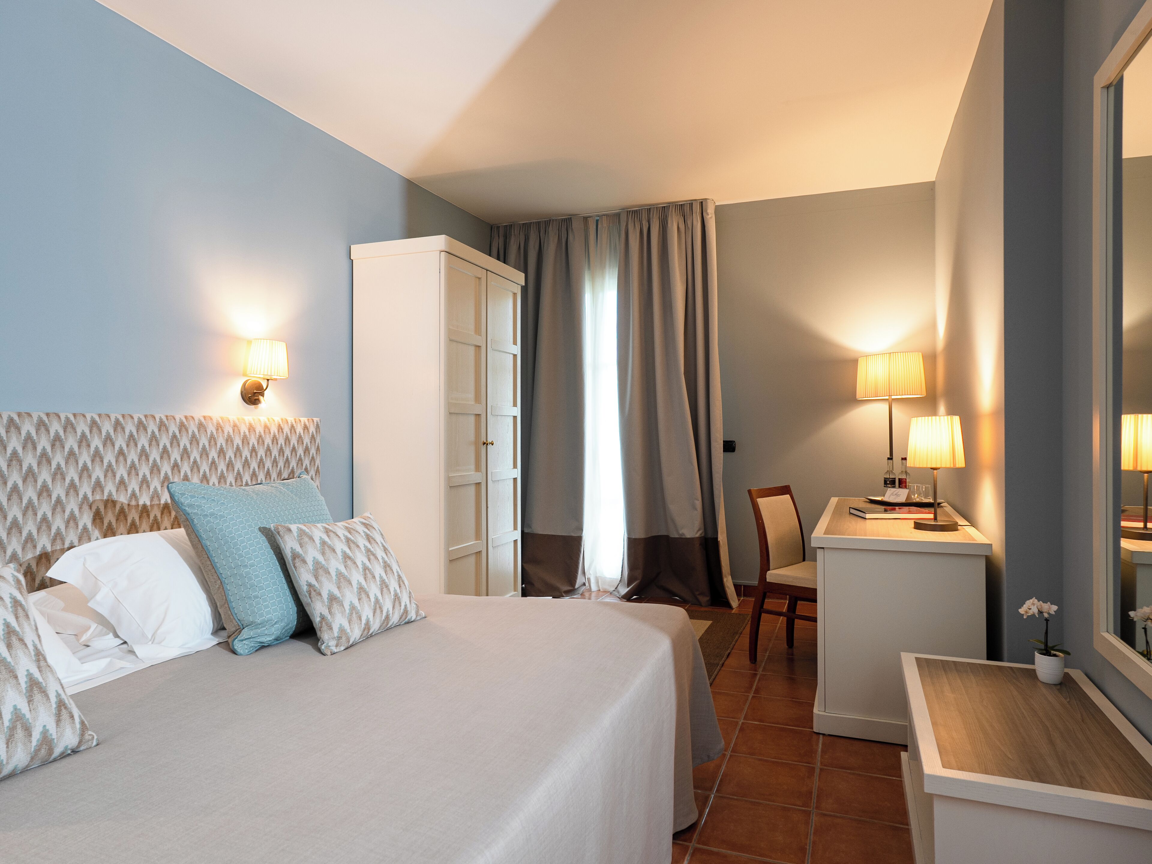 Minibar, in-room safe, desk, free cribs/infant beds