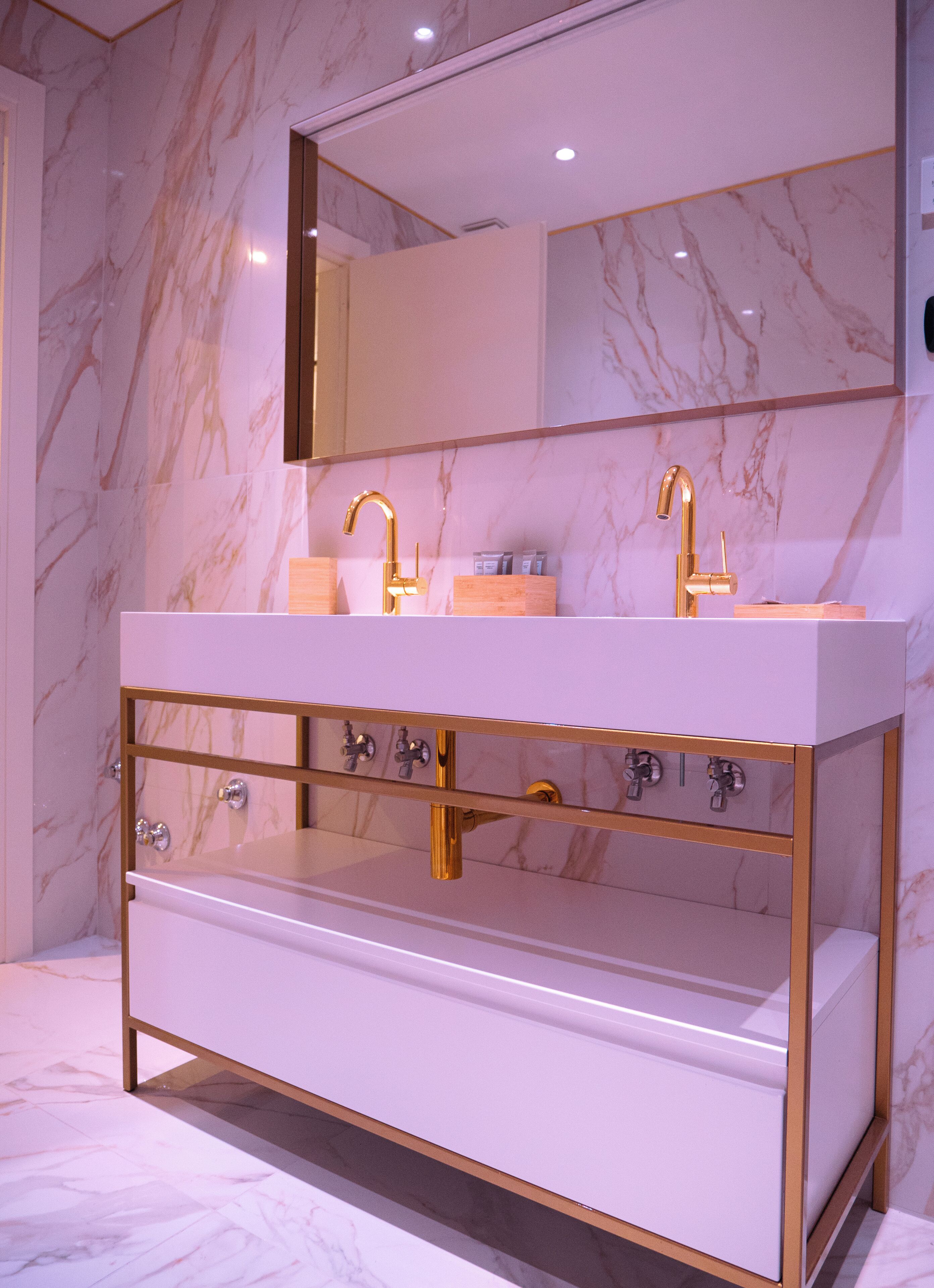 terrace suite | bathroom | free toiletries, hair dryer, bidet, towels