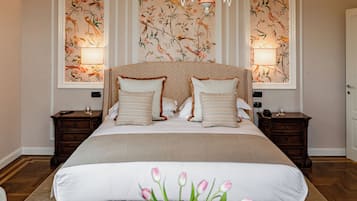 Cappuccina Royal Suite | Minibar, in-room safe, desk, free WiFi