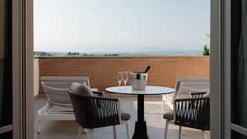Terrace Suite with view | 1 間睡房、迷你吧、房內夾萬、書桌