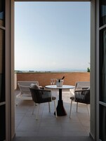 Minibar, caja de seguridad en la habitación, escritorio y wifi gratis 