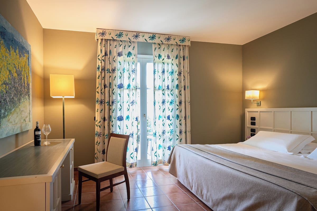 1 Schlafzimmer, Minibar, Zimmersafe, Schreibtisch