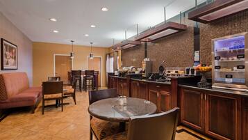 Bao gồm bữa sáng đầy đủ hàng ngày