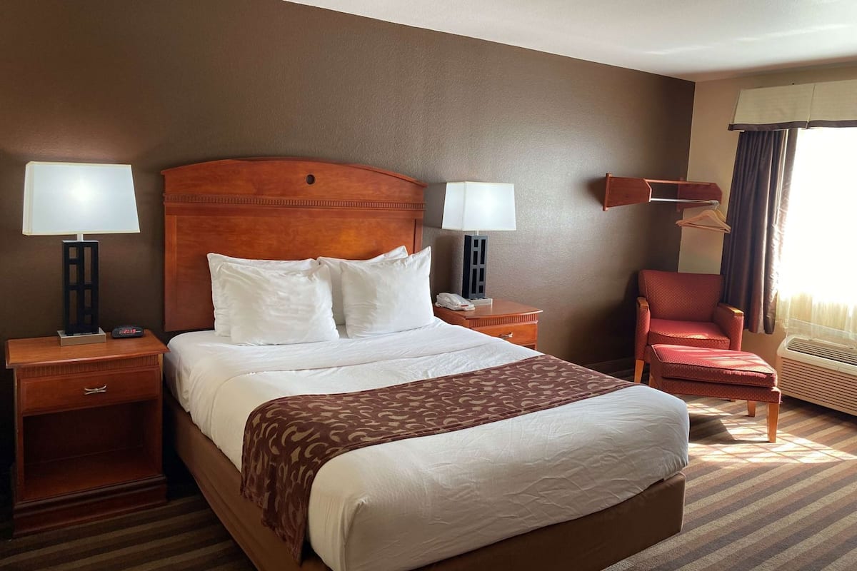 Escritorio y espacio para trabajar con laptop