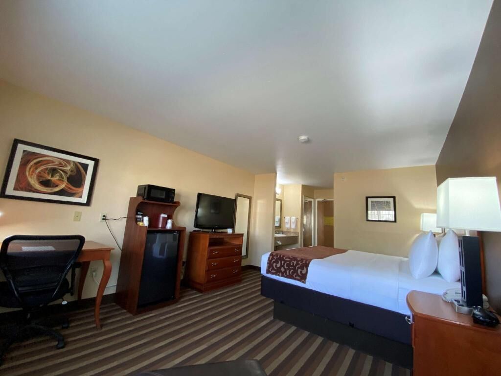 Escritorio y espacio para trabajar con laptop 