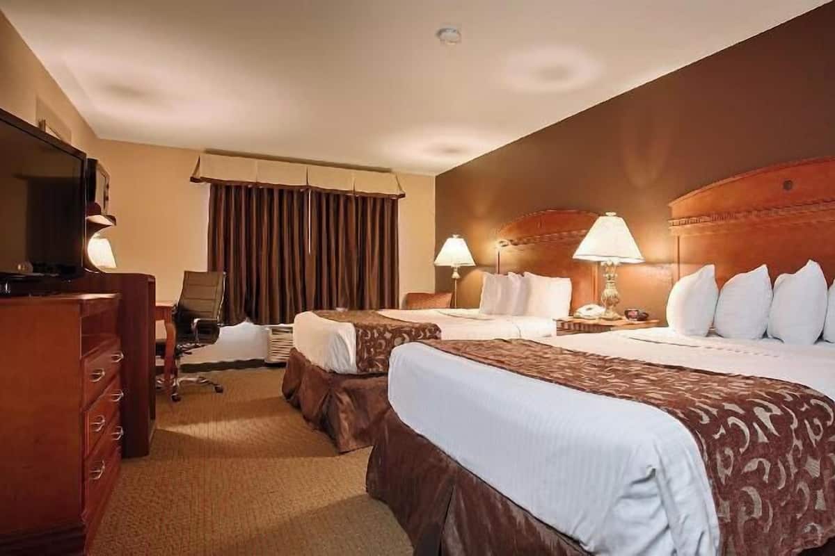 Escritorio y espacio para trabajar con laptop