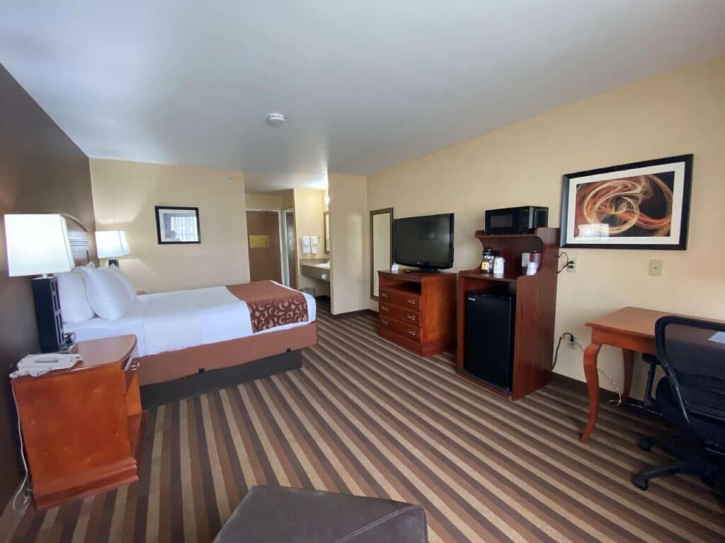 Escritorio y espacio para trabajar con laptop 