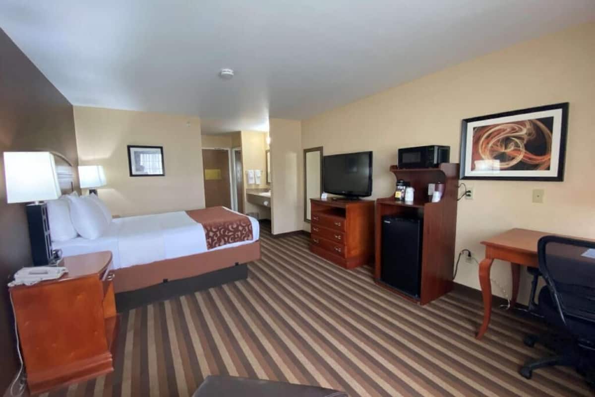 Escritorio y espacio para trabajar con laptop