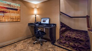 Business center - Best Western Manhattan Inn (Manhattan)