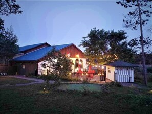 Breakfast, lunch, dinner served; local cuisine, pool views
