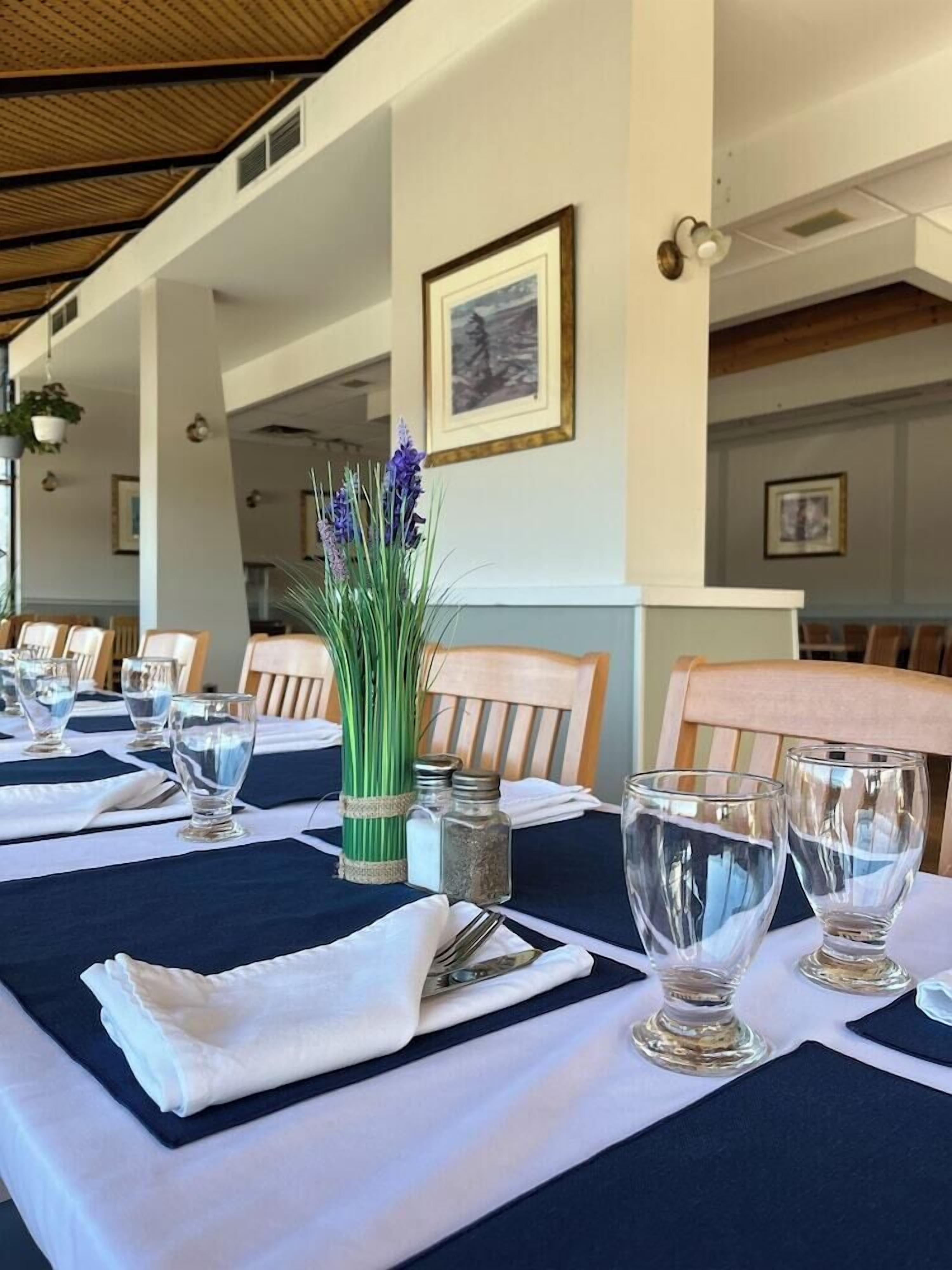 Breakfast, lunch, dinner served; local cuisine, pool views 