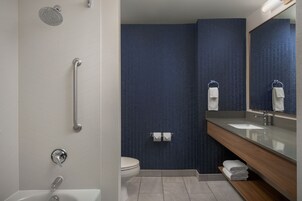 Ducha y bañera combinadas y cabezal de ducha con hidromasaje