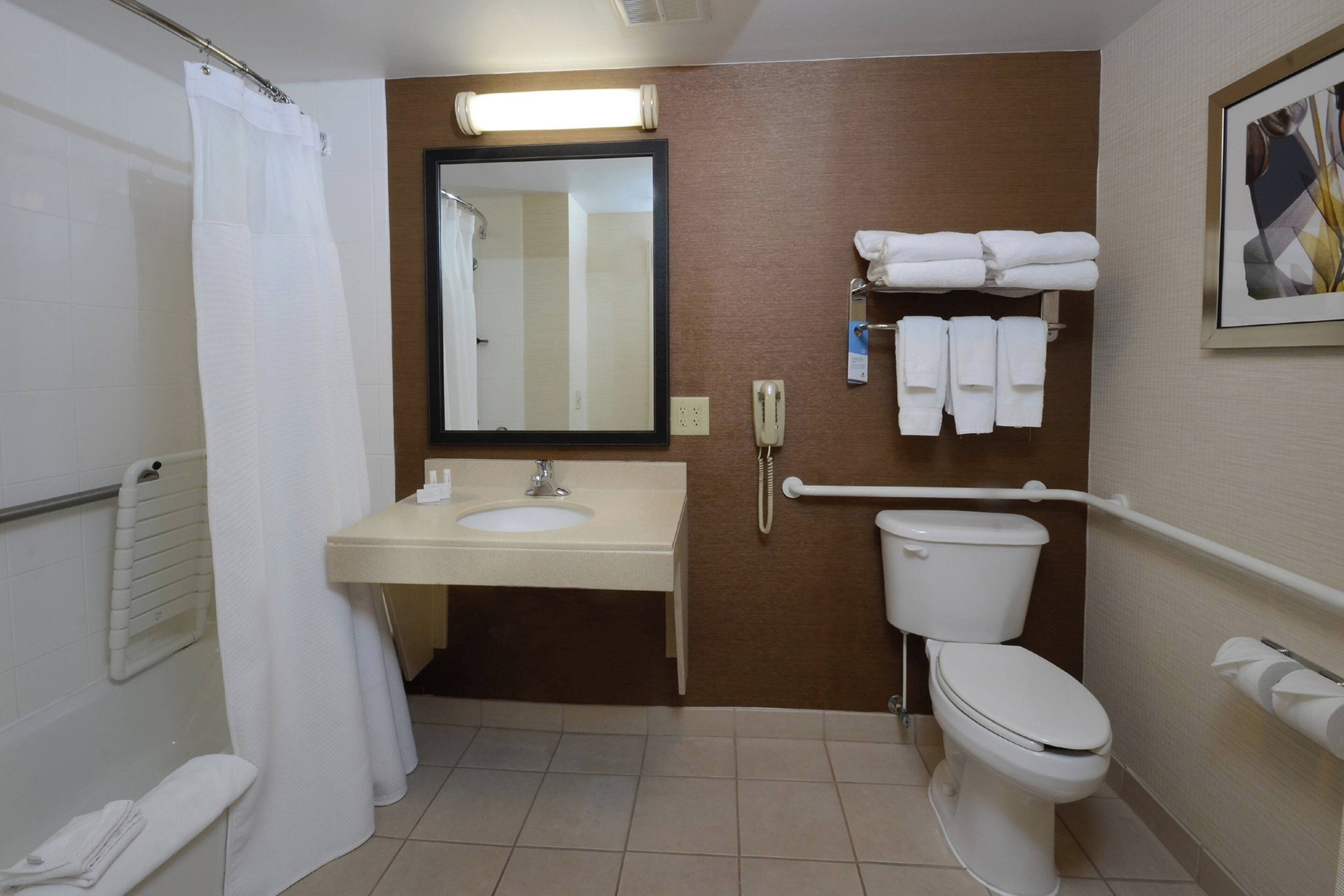 combined shower/bathtub, free toiletries, hair dryer, towels