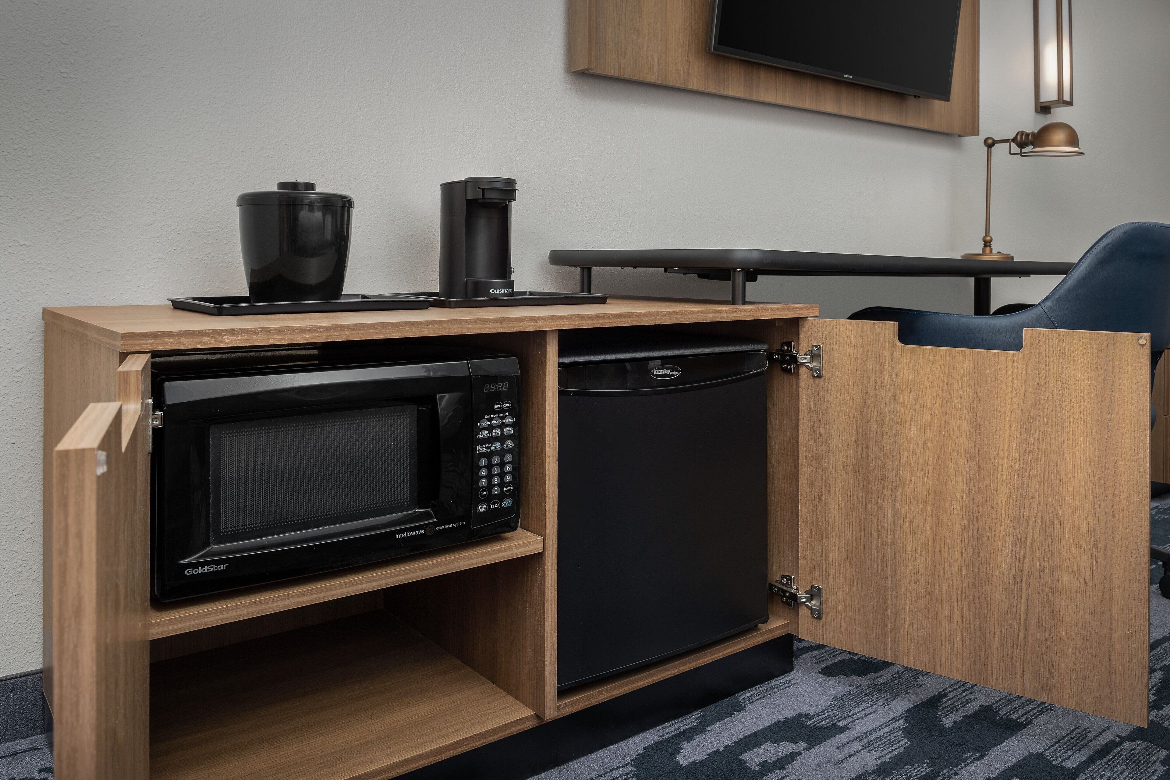 premium bedding, in-room safe, desk, laptop workspace