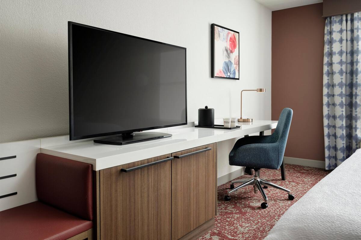 Premium bedding, minibar, in-room safe, iron/ironing board