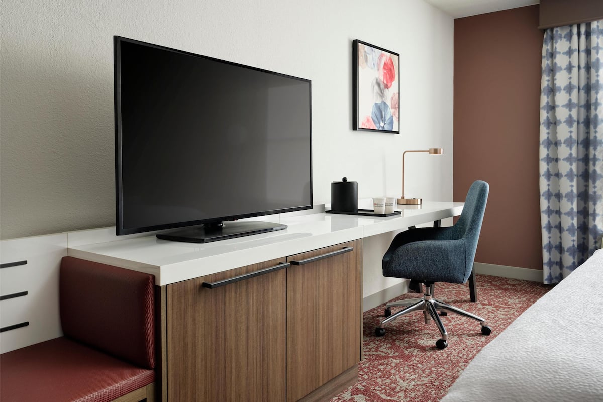 Minibar, coffres-forts dans les chambres, fer et planche à repasser