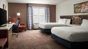 2 Queen Beds Mobility Accessible w/ Bathtub