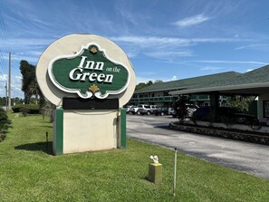 Front of property - Inn On The Green (Tavares)