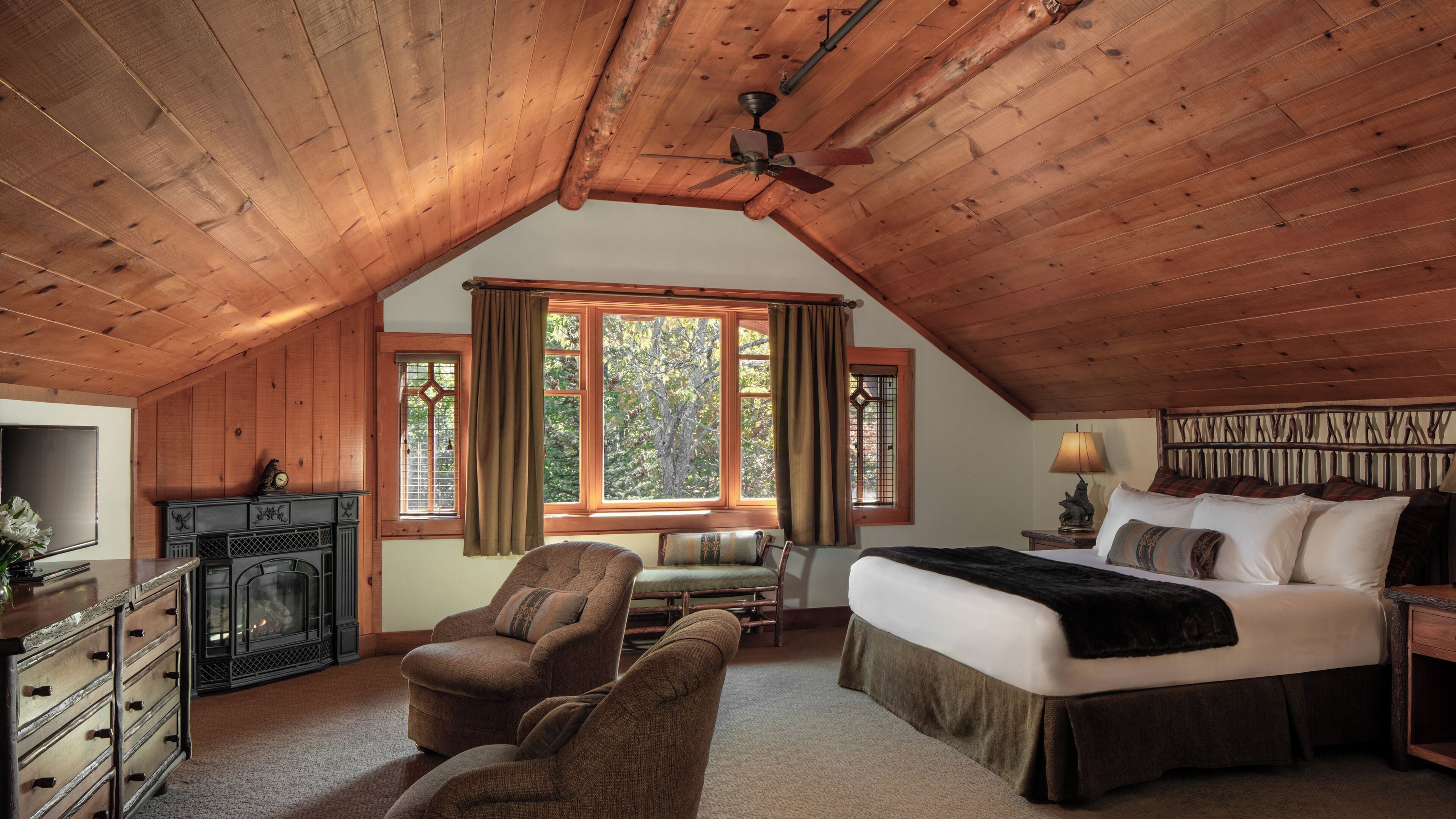 Suite, 3 Bedrooms | Premium bedding, in-room safe, desk, blackout drapes