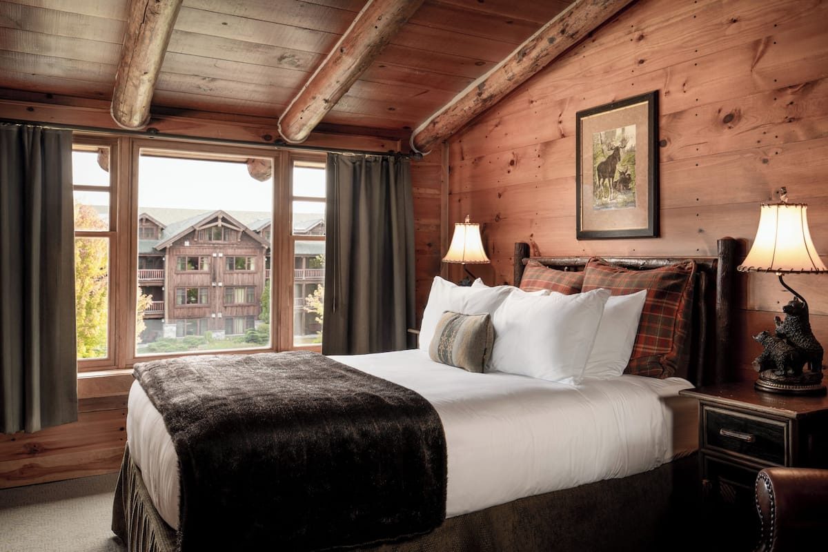 Premium bedding, in-room safe, desk, blackout curtains