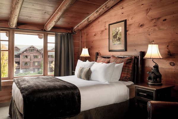Premium bedding, in-room safe, desk, blackout curtains