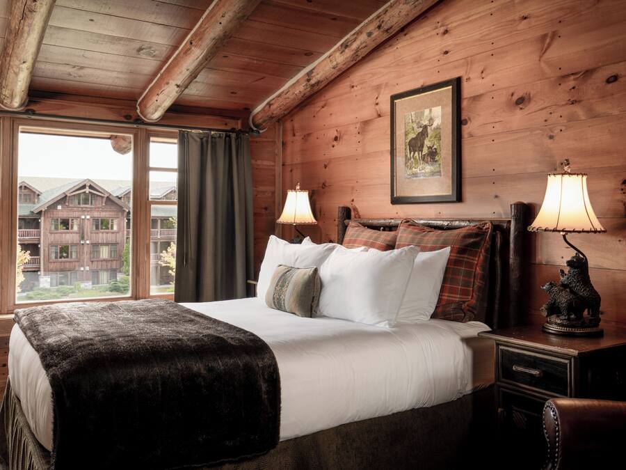 Premium bedding, in-room safe, desk, blackout curtains