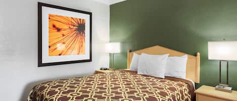 Standard Room, 1 Queen Bed, Non Smoking | Desk, blackout drapes, soundproofing, iron/ironing board