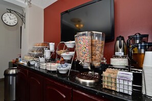 Restaurant - Clackamas Inn & Suites (Clackamas)