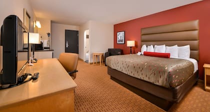 Clackamas Inn & Suites