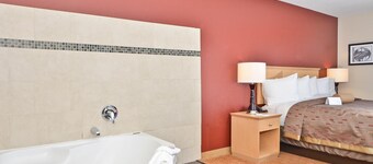 Clackamas Inn & Suites