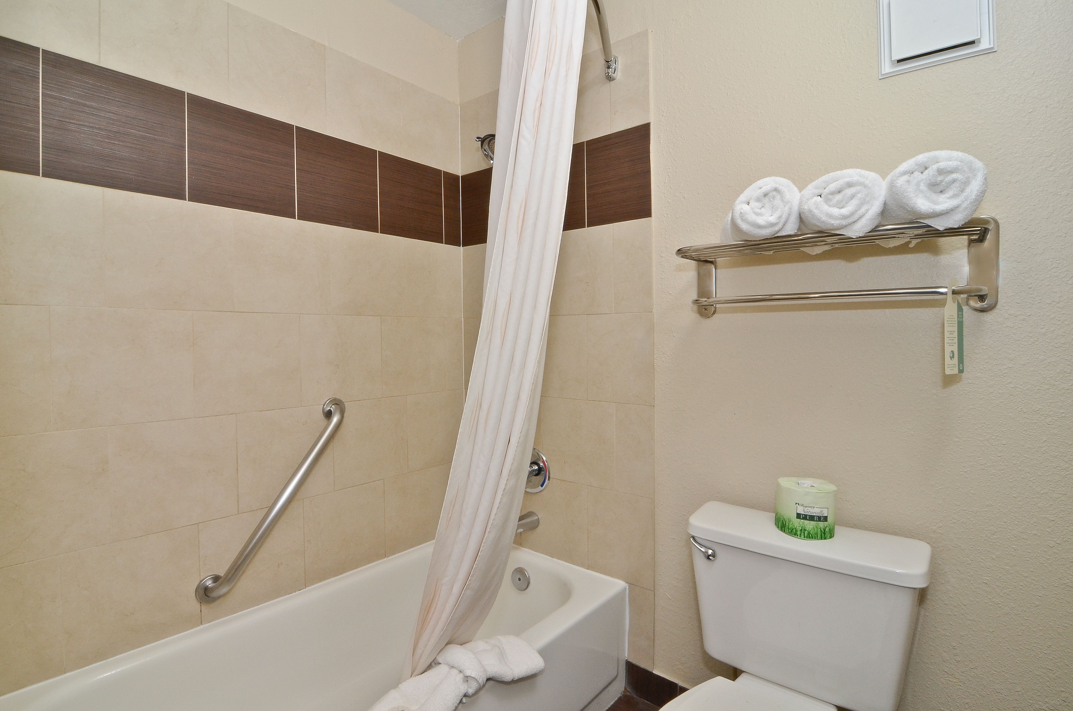 Photo - Clackamas Inn and Suites