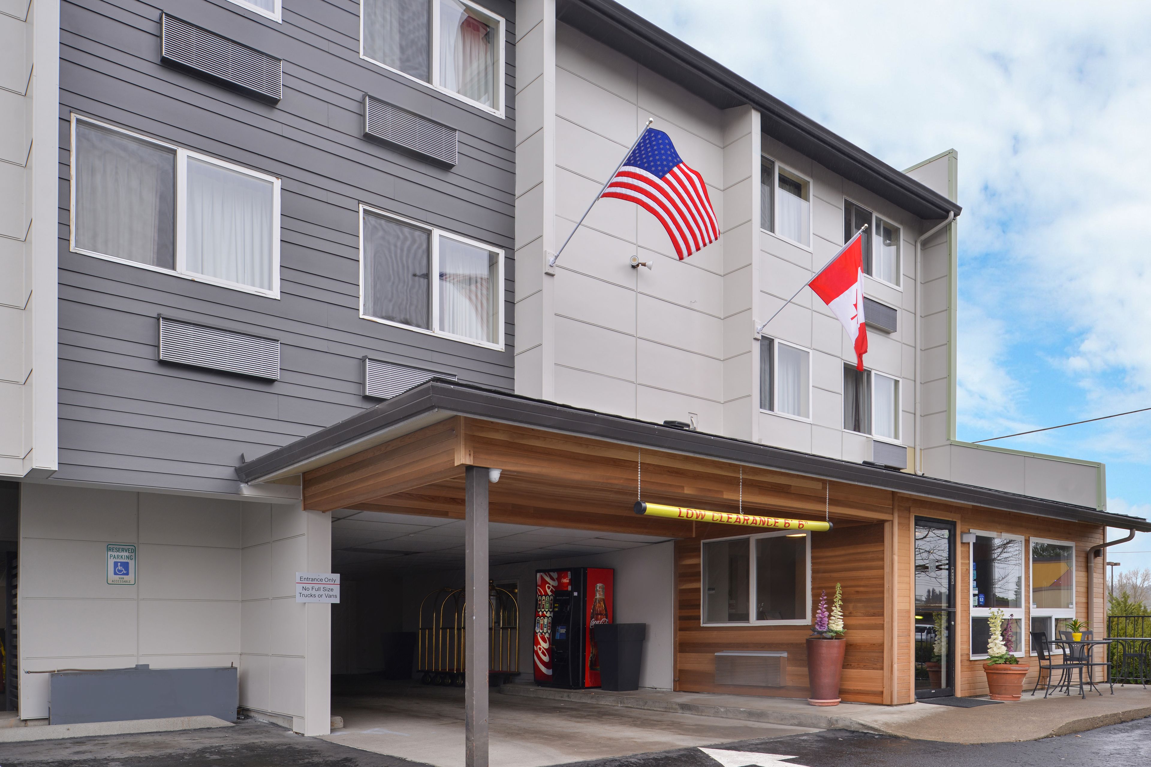 Photo - Clackamas Inn and Suites