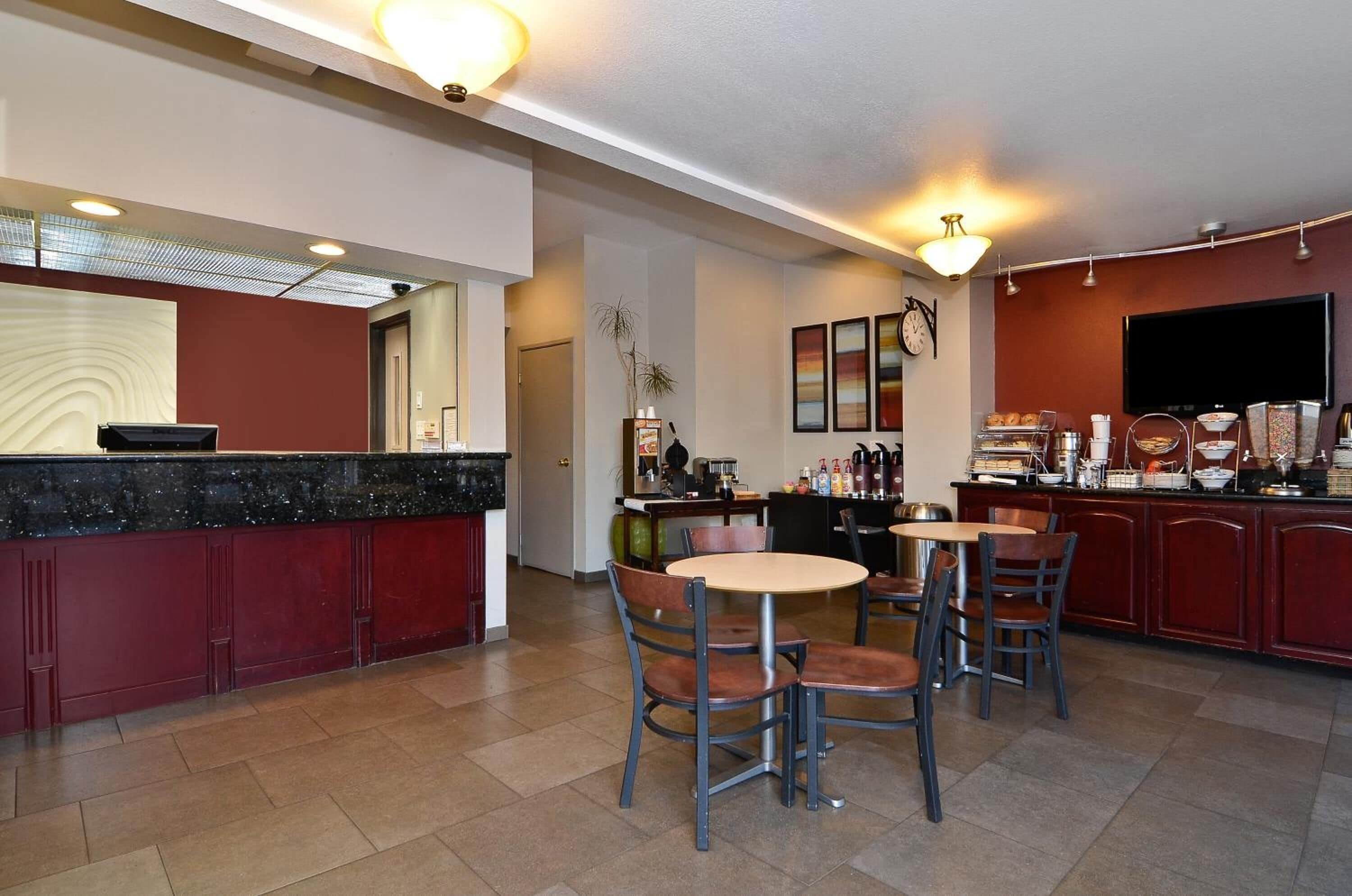 Photo - Clackamas Inn and Suites