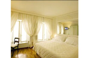 Habitación estándar con 1 cama doble o 2 individuales, 1 habitación | Ropa de cama de alta calidad, minibar, caja fuerte y escritorio