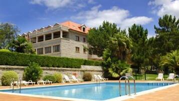 Outdoor pool, open 10:00 AM to 8:00 PM, pool loungers