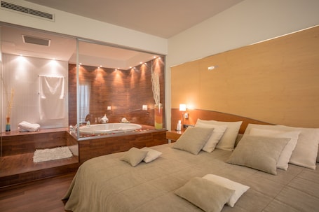 Bureau, chambres insonorisées, lits pliants/supplémentaires. Hotel Rull
