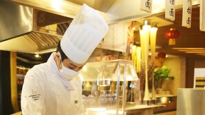 2 restaurantes; se sirve desayuno, almuerzo y cena