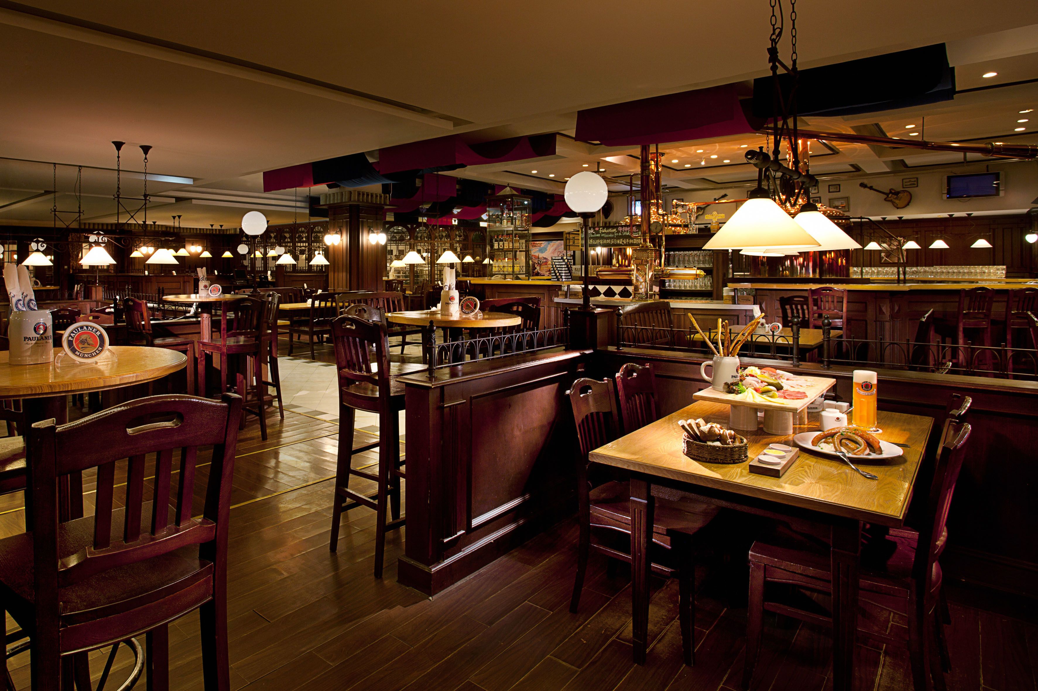 2 restaurants; breakfast, lunch and dinner served 