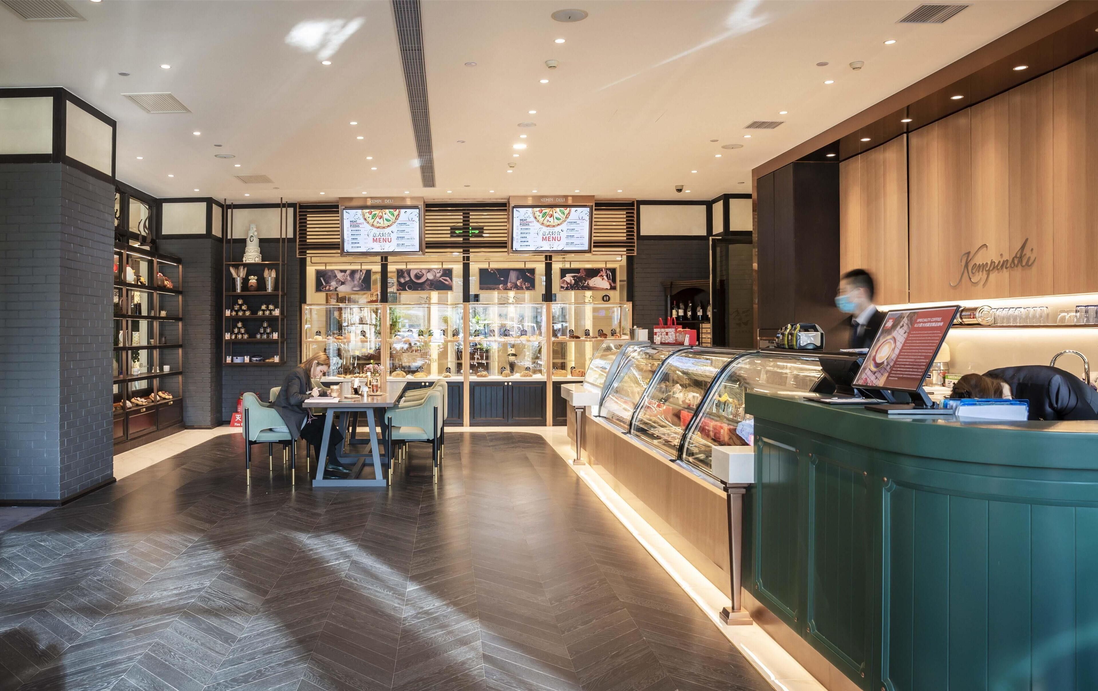 2 restaurants, breakfast, lunch, dinner served; chinese cuisine