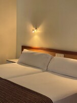 In-room safe, iron/ironing board, bed sheets