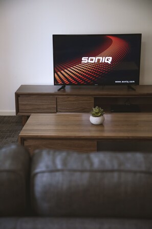 32-inch flat-screen TV with cable channels, TV, DVD player - Quest Wagga Wagga (Wagga Wagga)