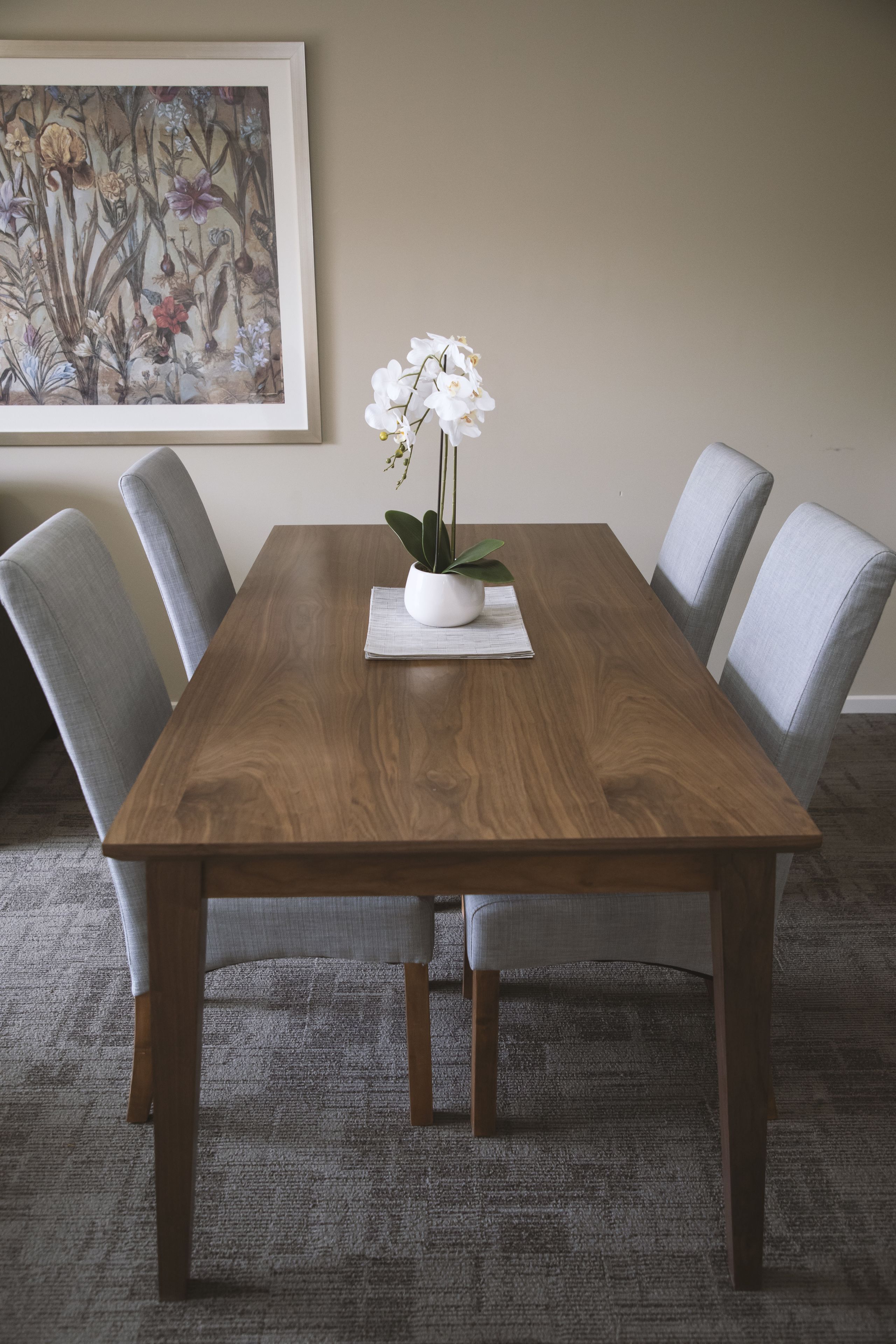 one bedroom apartment | living room | 32-inch flat-screen tv with cable channels, tv, dvd player