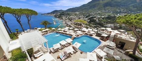 Piscine couverte, 10 piscines extérieures