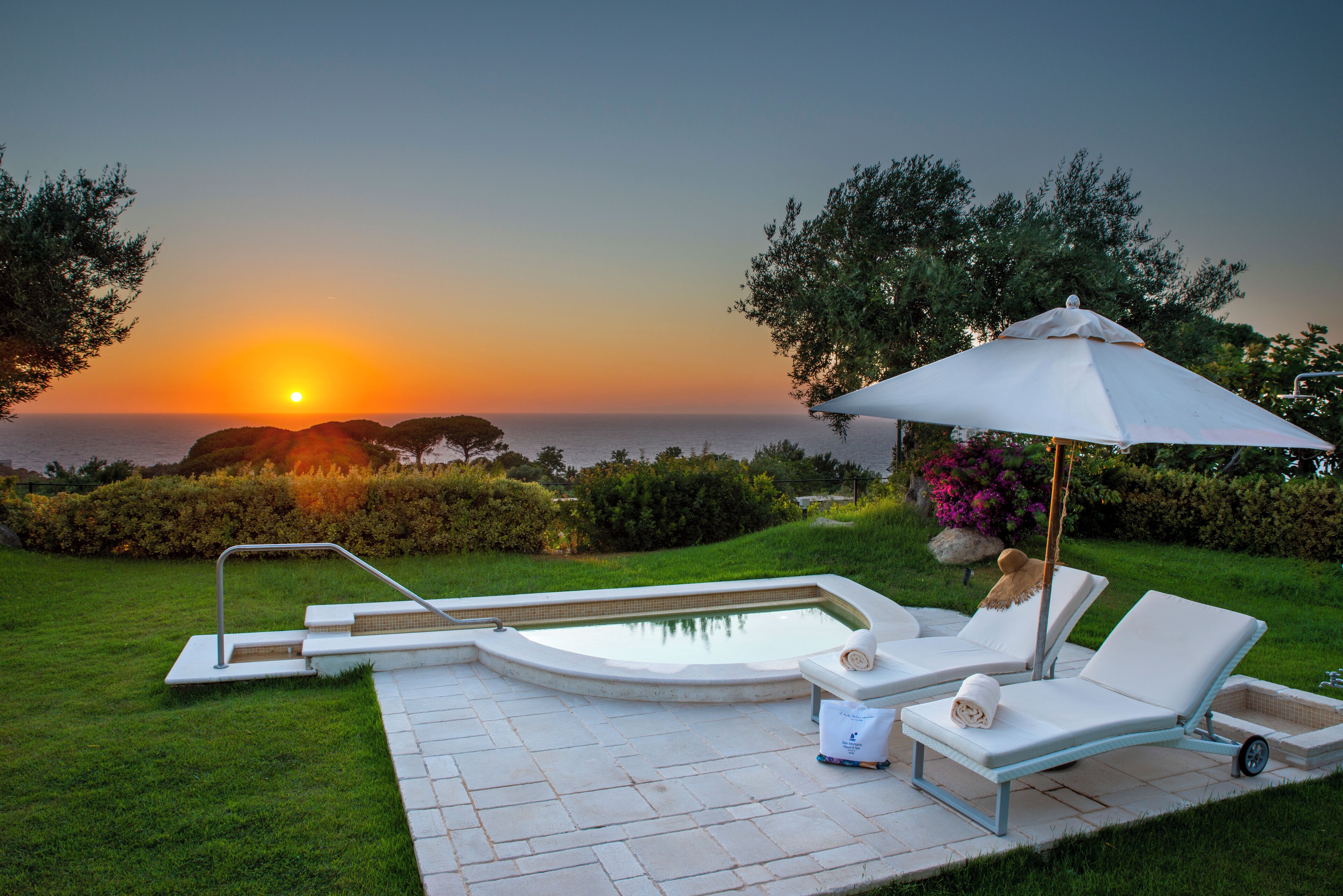 Hochwertige Bettwaren, Daunenbettdecken, Minibar, Zimmersafe