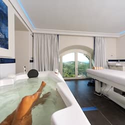 Espace de soins pour les couples, sauna, bain à remous, hammam