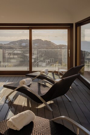 Couples treatment room(s), sauna, hot tub, steam room