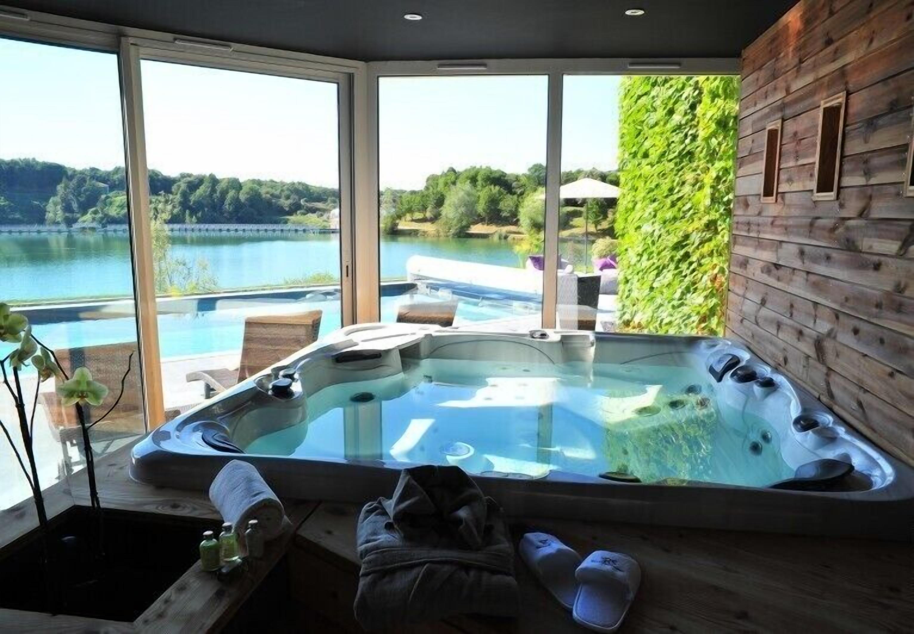 indoor spa tub