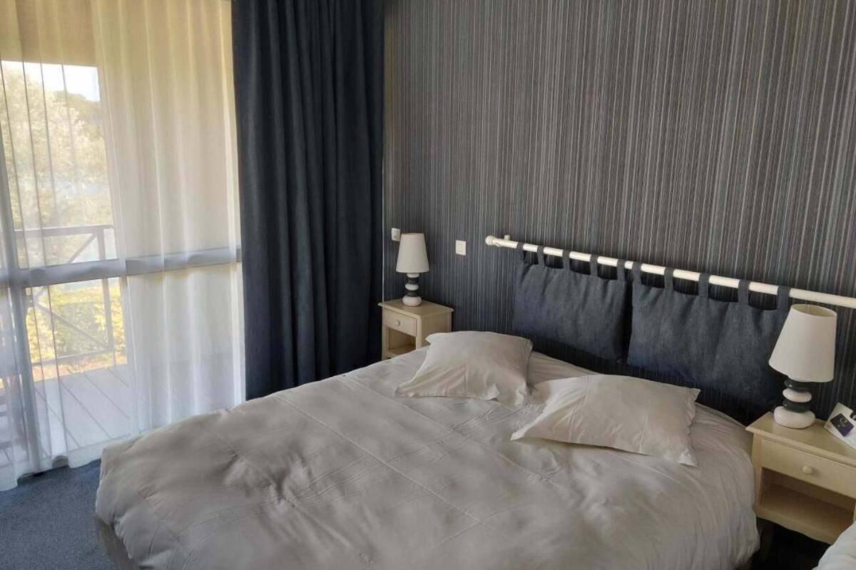 minibar, in-room safe, desk, soundproofing