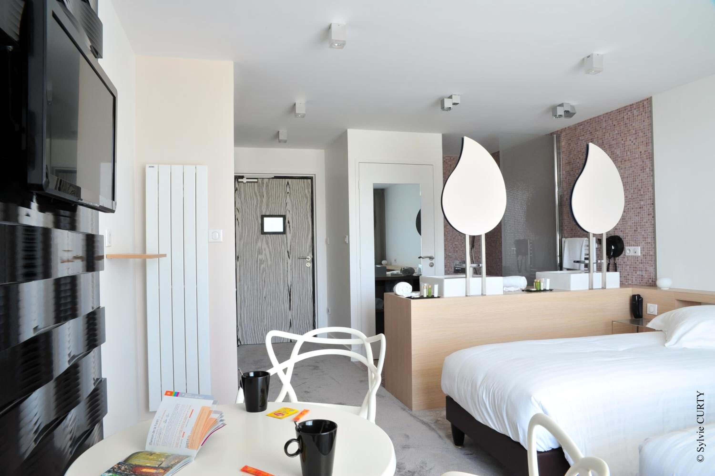 minibar, in-room safe, desk, soundproofing